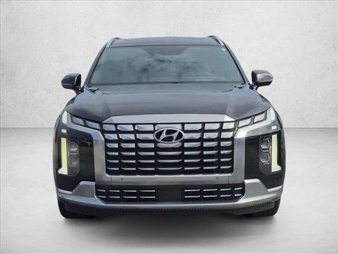 Used 2023 Hyundai Palisade Calligraphy w/ Winter Package FWD image 2