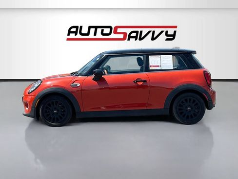 Used 2020 MINI Cooper 2-Door Hardtop w/ Premium Package FWD image 4