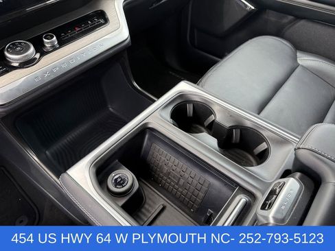 Used 2025 Ford Expedition Platinum AWD/4WD image 17