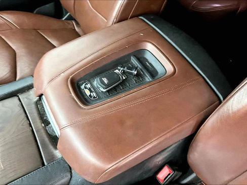 Used 2016 Cadillac Escalade Premium image 13