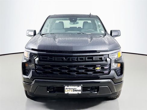 Used 2025 Chevrolet Silverado 1500 Custom image 3