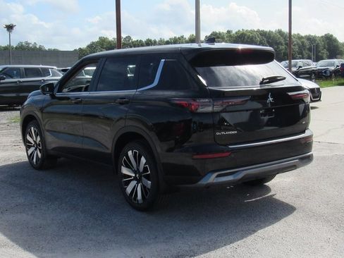 New 2025 Mitsubishi Outlander SE image 5