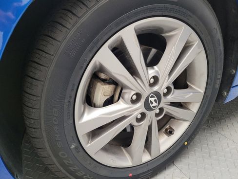 Used 2017 Hyundai Elantra SE image 31