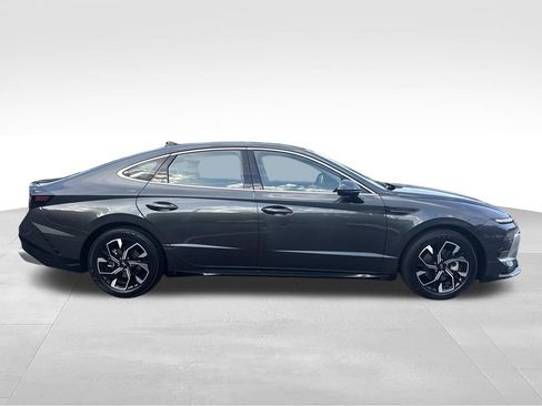 Used 2025 Hyundai Sonata SEL FWD image 12