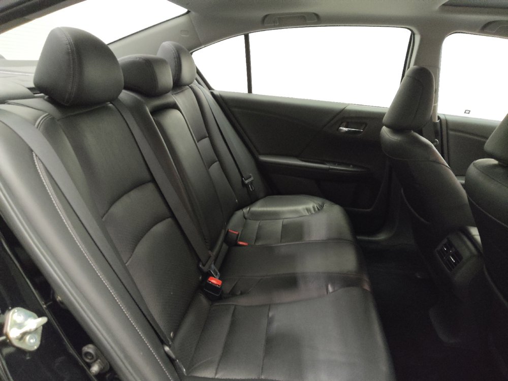 Used 2017 Honda Accord Touring image 19