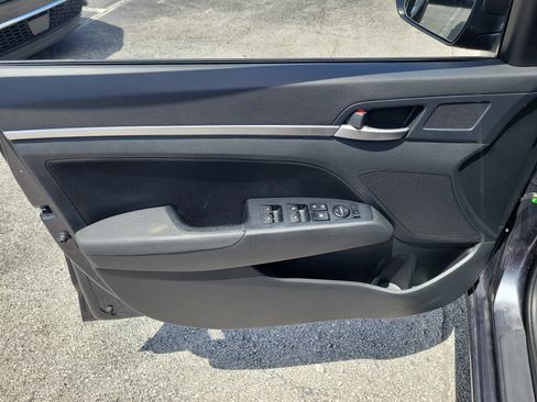 Used 2020 Hyundai Elantra SEL w/ Cargo Package (C1) FWD image 9