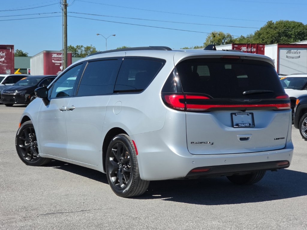 Certified 2026 Chrysler Pacifica Limited w/ S Appearance Package FWD image 5