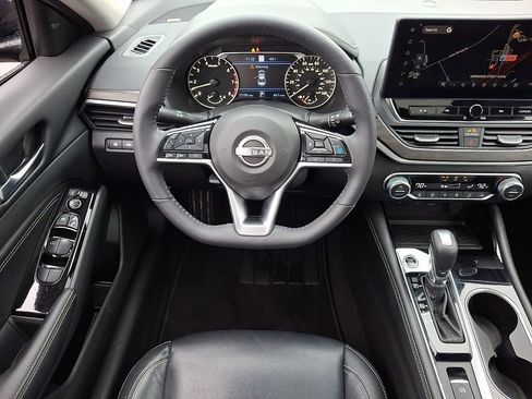 Used 2023 Nissan Altima 2.5 SL image 2