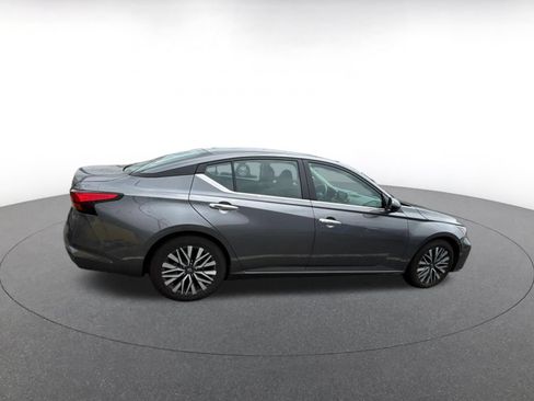 Used 2025 Nissan Altima 2.5 SV FWD image 20