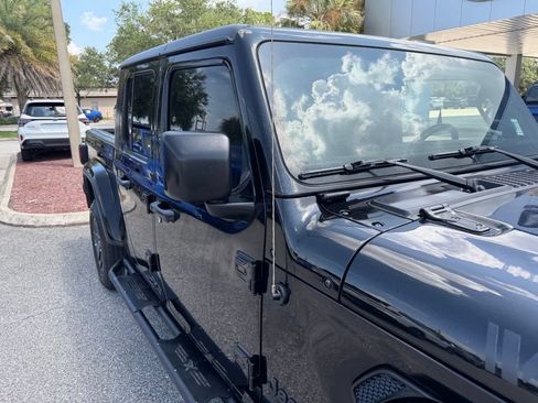 Used 2022 Jeep Gladiator Sport AWD/4WD image 15