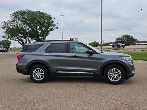 Used 2025 Ford Explorer Active AWD/4WD image 4