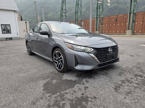 Used 2025 Nissan Sentra SR FWD image 2