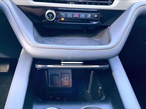 Used 2025 Ford Explorer Active RWD image 24