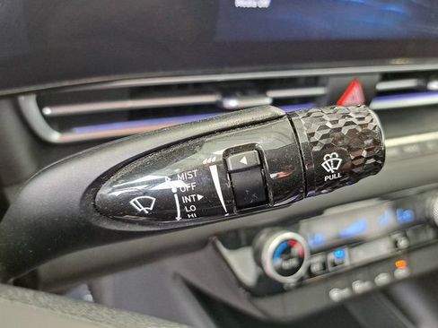 Used 2024 Hyundai Elantra SEL FWD image 11