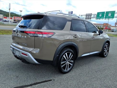 Used 2024 Nissan Pathfinder Platinum w/ Cargo Package image 8
