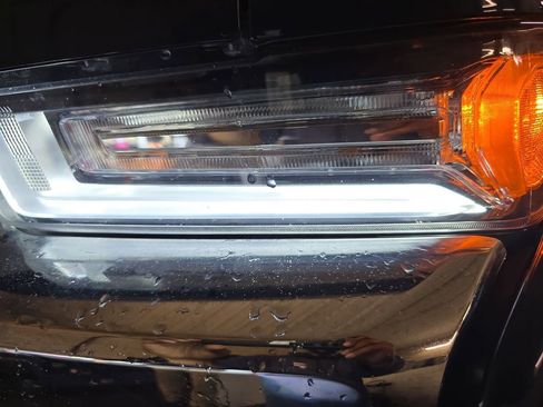 Used 2022 Chevrolet Silverado 2500 LTZ w/ LTZ Premium Package image 26