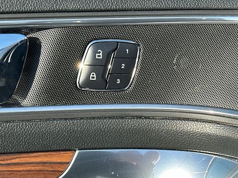 Used 2017 Ford Explorer Limited image 12