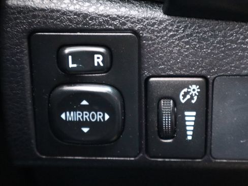 Used 2018 Toyota Corolla LE FWD image 28