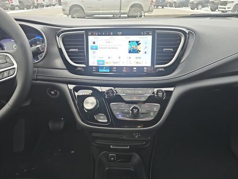 New 2026 Chrysler Pacifica Select image 18