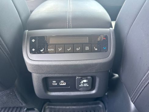 Certified 2025 Nissan Pathfinder Platinum image 31