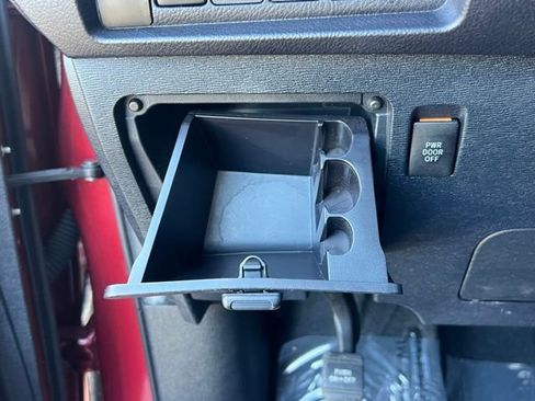 Used 2020 Toyota Sienna SE image 16