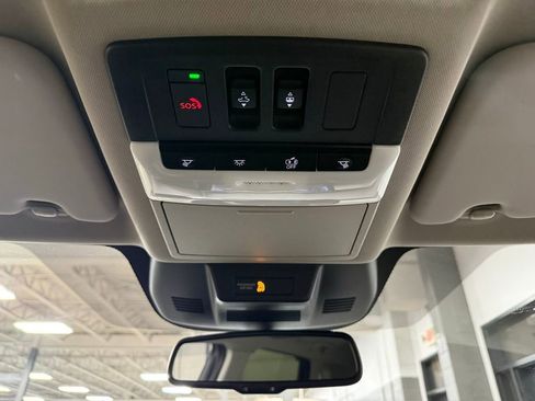 Used 2025 Nissan Rogue SL w/ Tech Package image 16