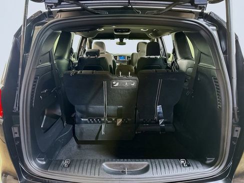 Used 2020 Chrysler Pacifica Touring w/ S Appearance Package image 9