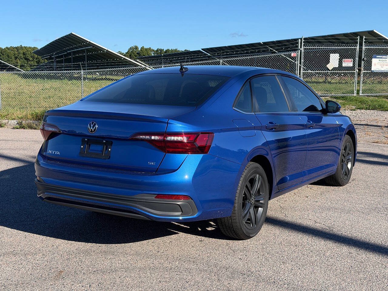 Used 2024 Volkswagen Jetta SE w/ Panoramic Sunroof Package FWD image 5