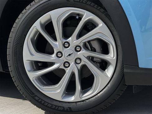 New 2027 Chevrolet Bolt LT image 9