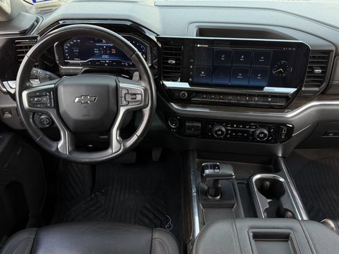Used 2022 Chevrolet Silverado 1500 LT Trail Boss w/ LT Trail Boss Premium Package AWD/4WD image 15
