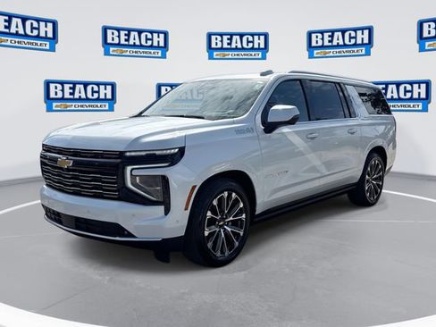 Used 2025 Chevrolet Suburban High Country AWD/4WD image 1