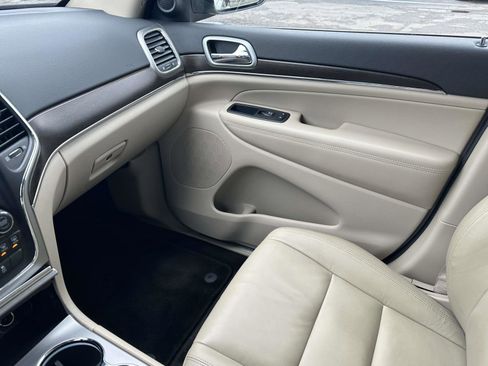 Used 2018 Jeep Grand Cherokee Limited image 32