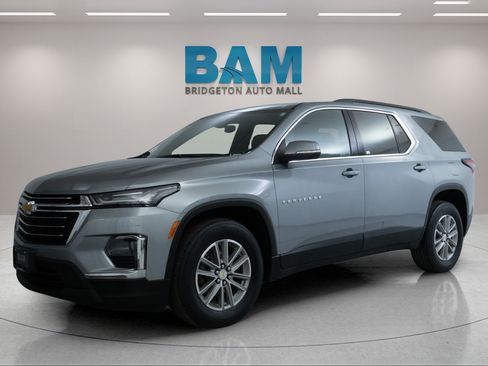 Used 2023 Chevrolet Traverse LT AWD/4WD image 3