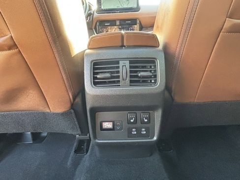 Used 2024 Nissan Rogue Platinum w/ Platinum Premium Package image 17