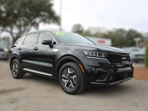 Certified 2023 Kia Sorento EX image 3