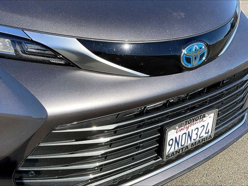 Certified 2024 Toyota Sienna Limited image 28