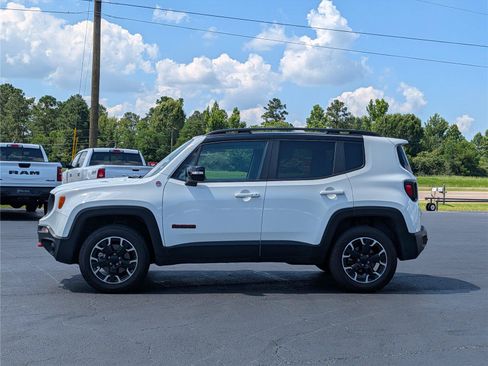 Used 2023 Jeep Renegade Trailhawk AWD/4WD image 2