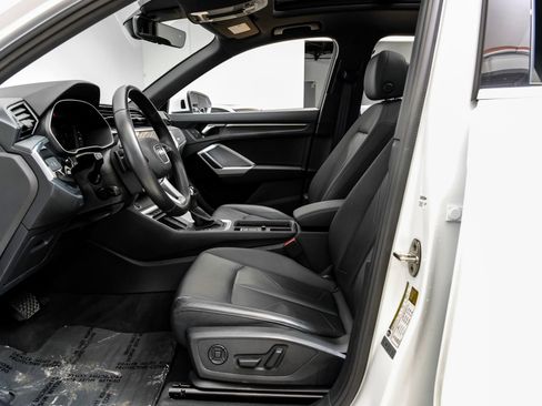 Used 2024 Audi Q3 2.0T Premium w/ Convenience Package image 4