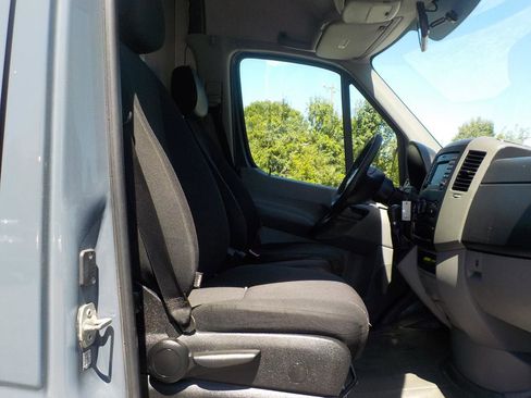 Used 2018 Mercedes-Benz Sprinter 2500 image 31
