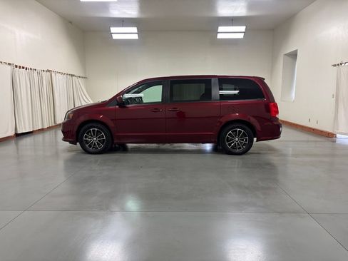 Used 2018 Dodge Grand Caravan SE FWD image 5