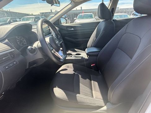 Used 2025 Nissan Altima 2.5 SV FWD image 24