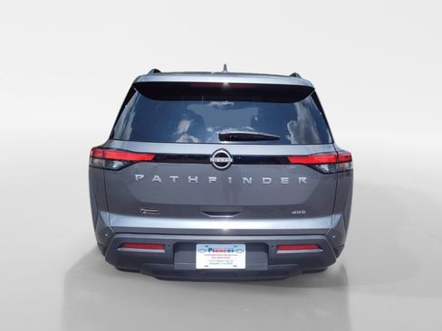 Used 2025 Nissan Pathfinder SV image 4