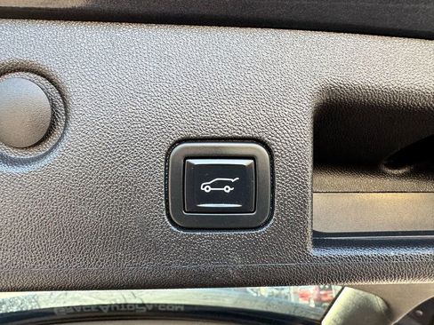 Used 2023 Chevrolet Equinox LT image 39