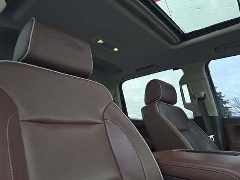 Used 2017 Chevrolet Silverado 1500 High Country image 16