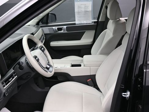 Used 2025 Hyundai Santa Fe SE image 17