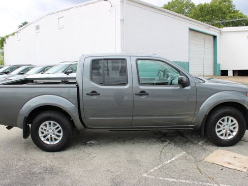 Used 2017 Nissan Frontier SV w/ SV Value Truck Package AWD/4WD image 7