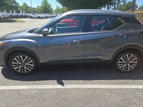 Used 2023 Nissan Kicks SV FWD image 2