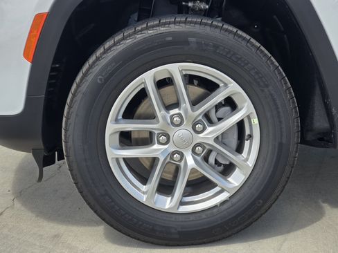New 2026 Jeep Grand Cherokee Laredo AWD/4WD image 10
