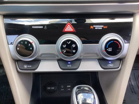 Used 2019 Hyundai Elantra SEL image 21