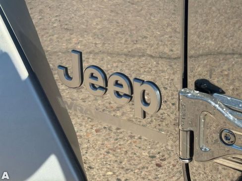 Used 2025 Jeep Wrangler Sport S image 32